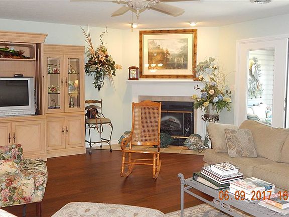 5th image of 106 Treetops Ln Unit 4b