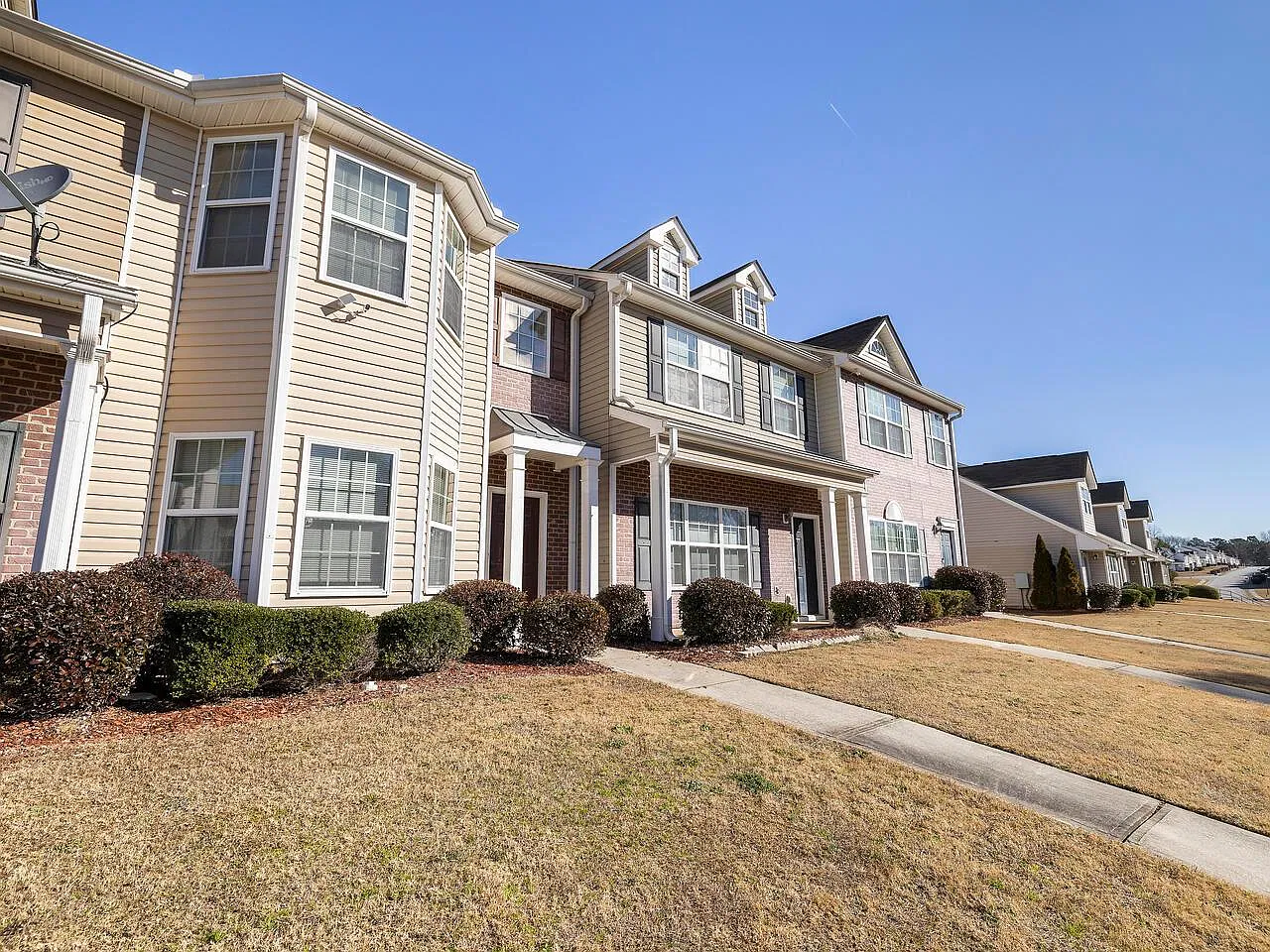 3 bed, 2.5 bath, 1366 sqft, $1,700 — Photo 2