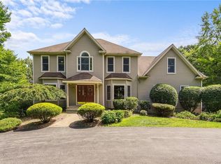 35 Blackberry Ct, East Fishkill, NY 12533