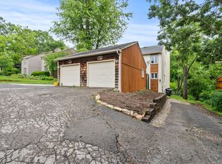 1077 Armstrong Mill Rd, Lexington, KY 40517