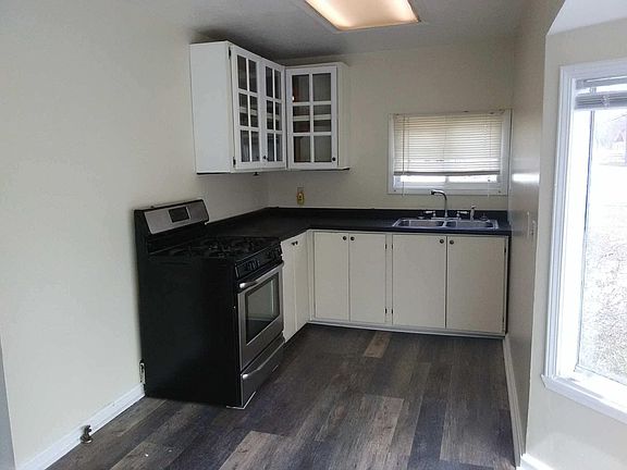 2nd image of 433 E Main St #B