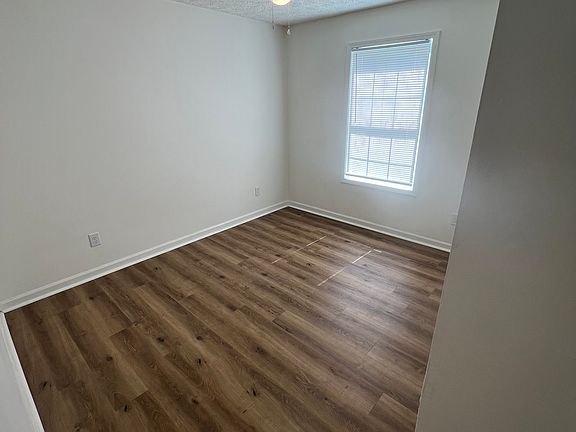 5th image of 223A Maple Dr #A