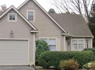 3 Cherry Blossom Ln E, Niantic, CT 06357