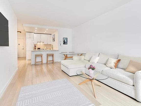 2nd image of 212 Warren St APT 1B