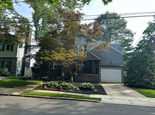 492 Fairidge Ter, Teaneck, NJ 07666