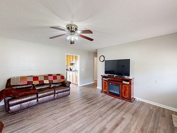 5th image of 284 Alec Cir