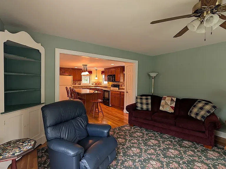 10 Shore Rd — Photo 7