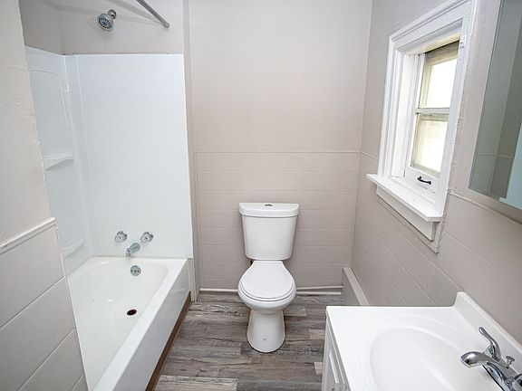 5th image of 3299 W 52nd St