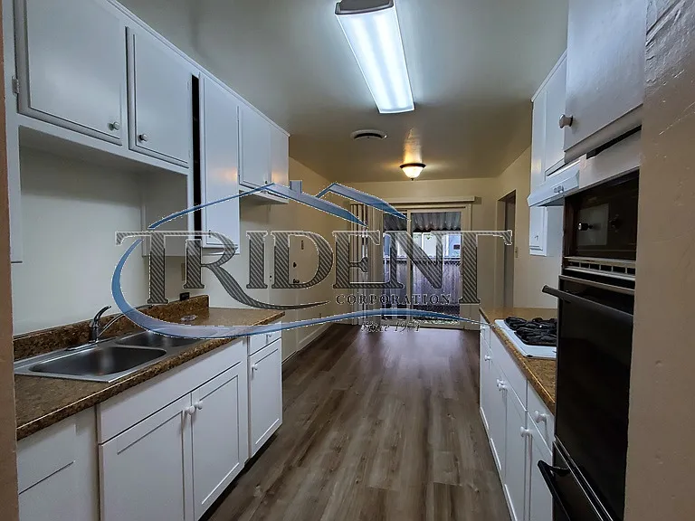 745 Queens Ave — Photo 8