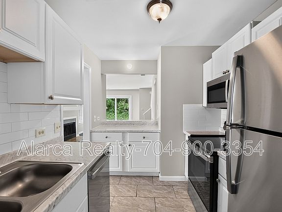 5th image of 3134 Driftwood Dr APT A