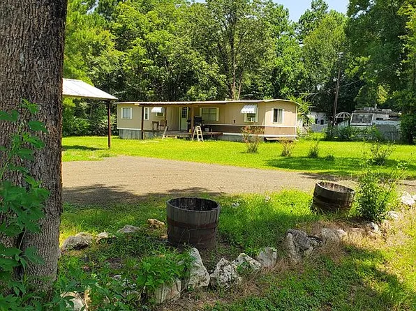 610 South St, Broaddus, TX 75929