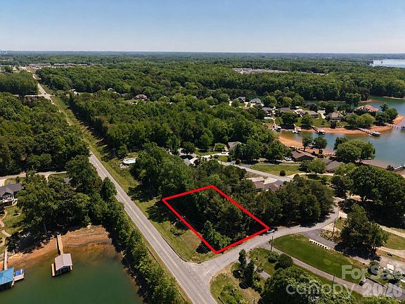 3rd image of 4244 Harbor Ln