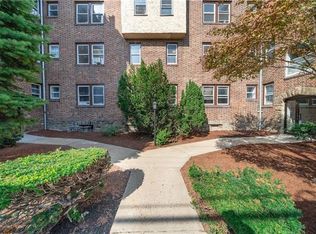 2451 Boston Post Rd, Larchmont, NY 10538