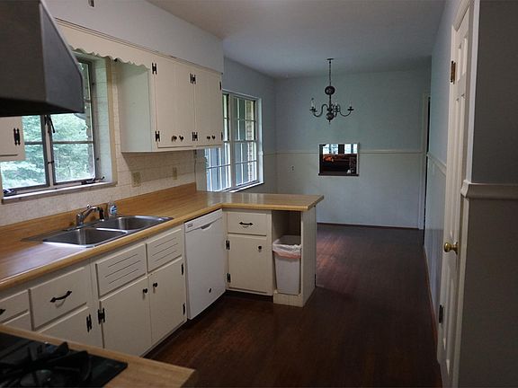 3rd image of 8920 Sandymar Dr