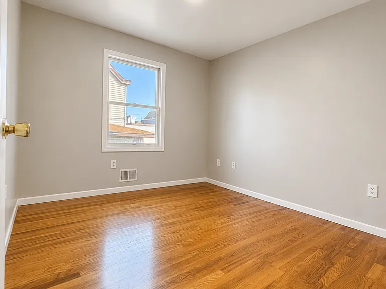 149 Clinton Ave — Photo 8