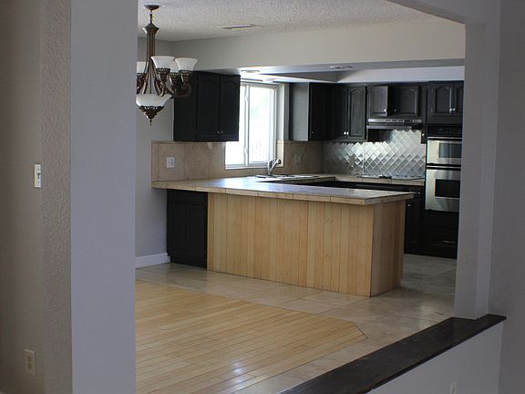 3rd image of 2107 E Geneva Dr