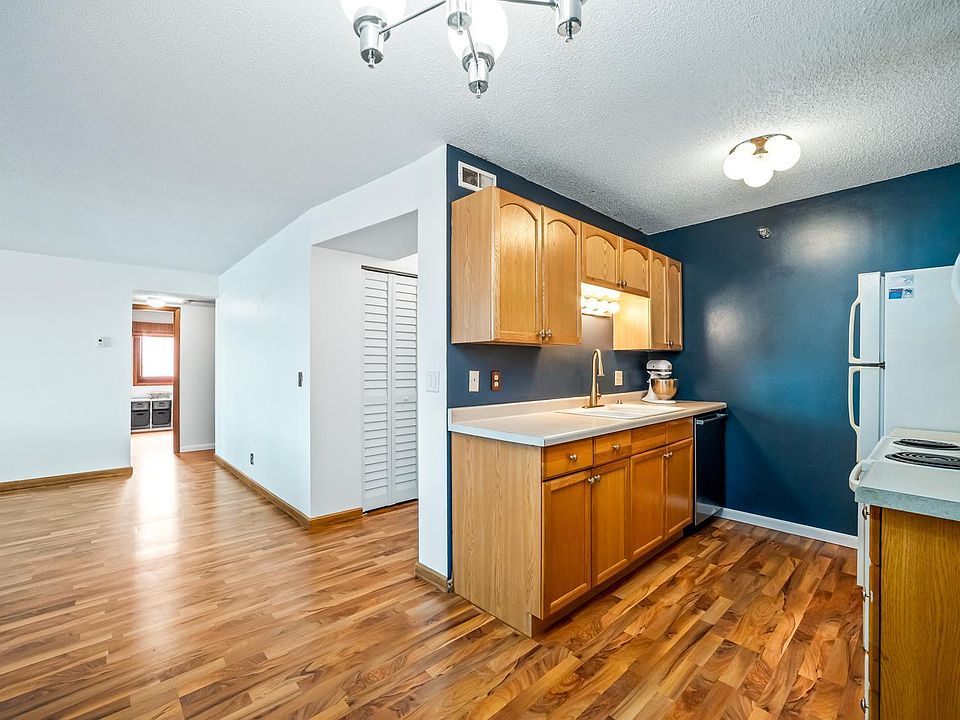 1st image of 26 10th St W Unit 1210