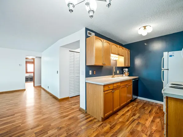 26 10th St W Unit 1210, Saint Paul, MN 55102