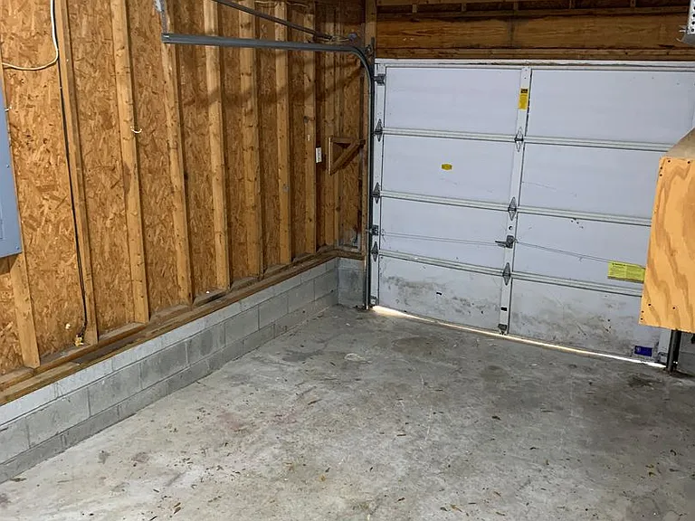 211 Friendly Ln — Photo 23