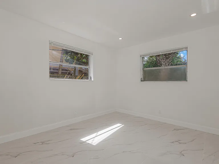425 SW 18th Ave #425 — Photo 13