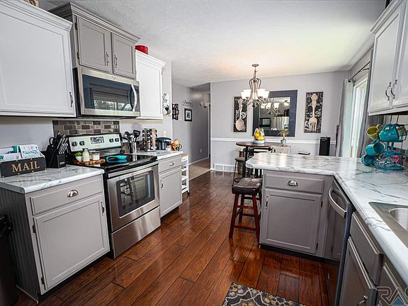 5th image of 1501 S Suburban Dr
