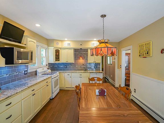 5th image of 8 Midwood Ave