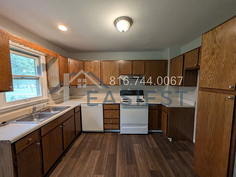 8901 E Gregory Blvd — Photo 7