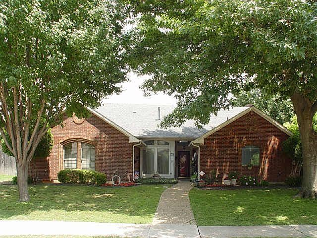 1st image of 2918 Redwood Dr