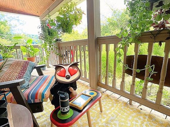 Side porch