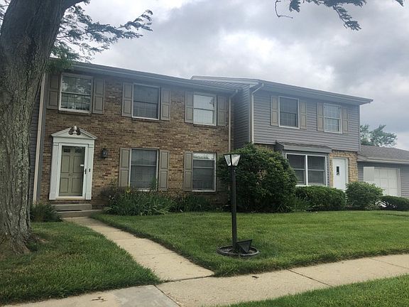 3rd image of 417 Windsor Park Dr