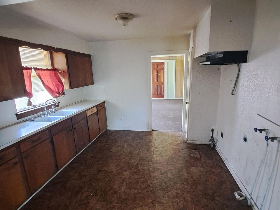 2nd image of 325 W 68th St