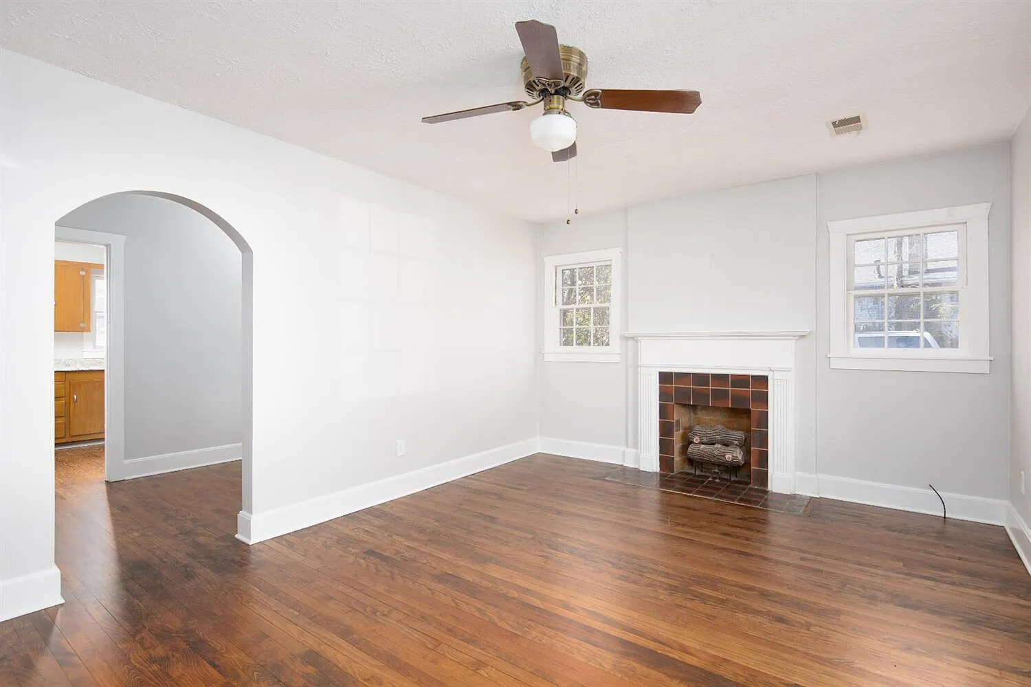 4 bed, 2.0 bath, 1698 sqft, $1,850 — Photo 3