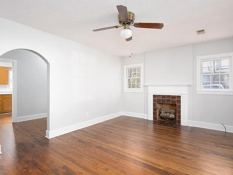 1220 Hammond Ave — Photo 3