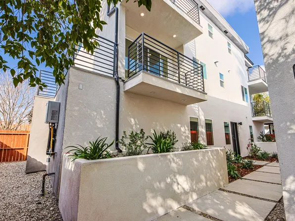 Luxury 3 & 4 Bed Townhomes a Short Walk to Topanga Village!
