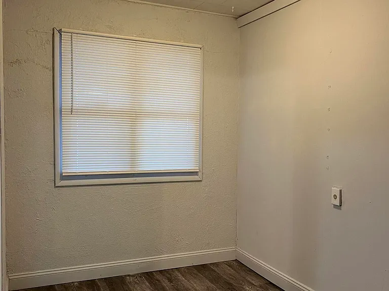 426 W Daugherty St — Photo 3
