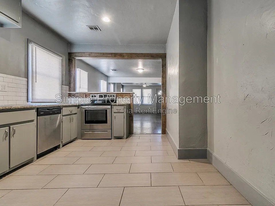 1948 NW 12th St