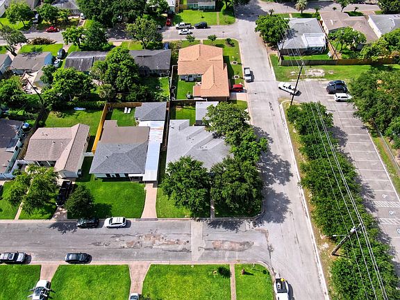 4th image of 127 Dolphin Ave