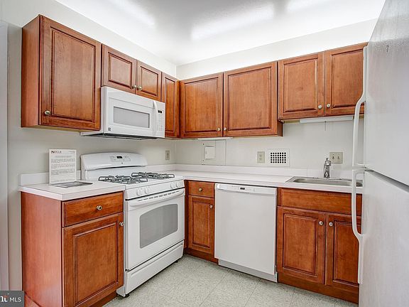 5th image of 5500 Friendship Blvd APT N1122