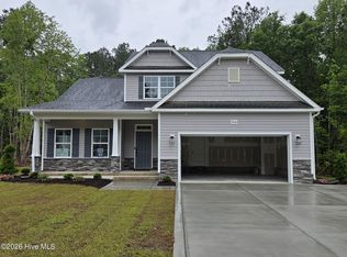 2964 Tucker Hill Dr, Grimesland, NC 27837