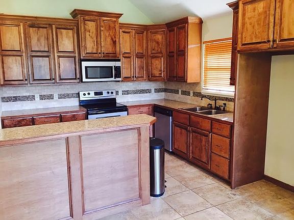 3rd image of 111 Quailbrook Dr