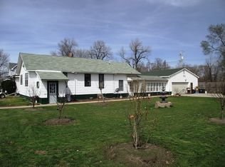 1317 Edwards St, Beardstown, IL 62618