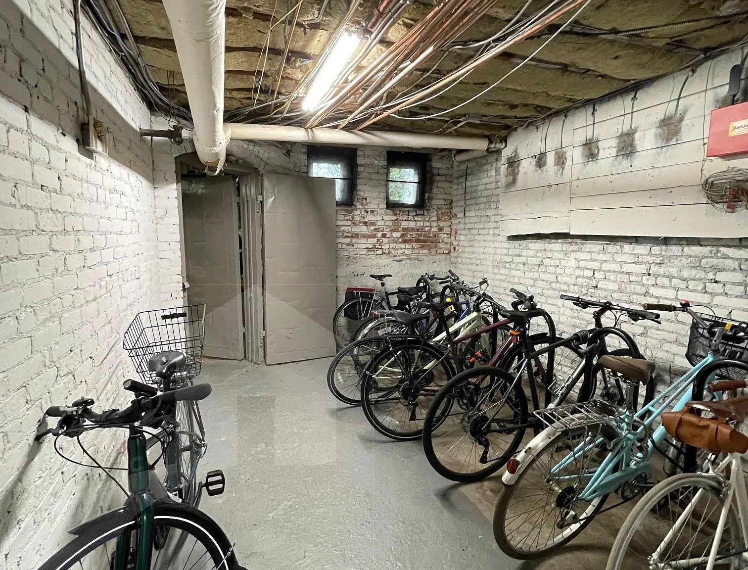 1 bed, 9999 sqft, $2,400 — Photo 3