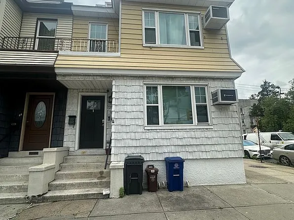 7202 73rd Pl, Glendale, NY 11385