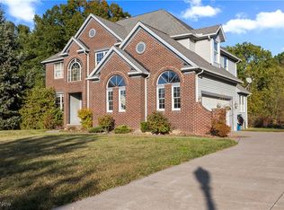 1095 Arrowhead Dr, Vermilion, OH 44089