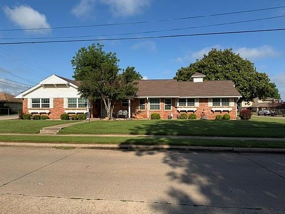 2nd image of 302 SW 10th St