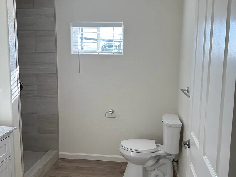 501 W Cypress St #A — Photo 3