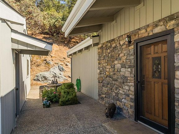 3rd image of 49593 Vinnard Dr