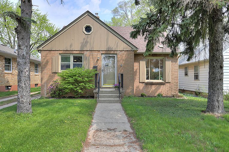 1st image of 1419 Leonard St NE