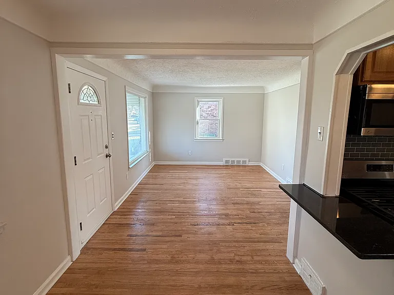 9616 Colwell Ave — Photo 7