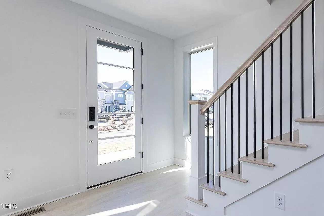 274 Wendover Pkwy — Photo 2